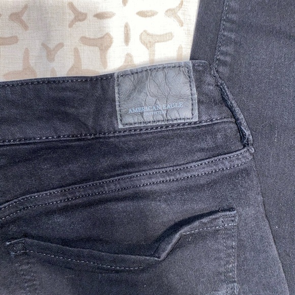 BLACK DISTRESSED AMERICAN EAGLE JEGGING - Picture 6 of 10